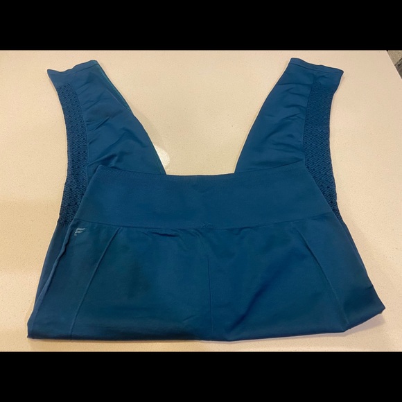 Fabletics Sync High Waisted 7/8 Leggings - Teal - Picture 7 of 8